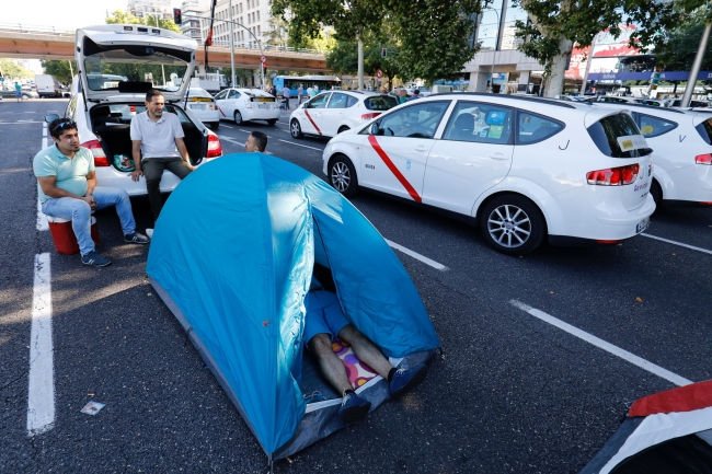 İspanya'daki Uber protestosu ulaşımı felç etti